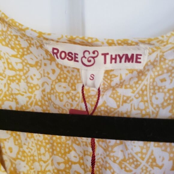 Rose & Thyme Smocked Sleeveless Scoop Neck Rayon Tank - Picture 4 of 6